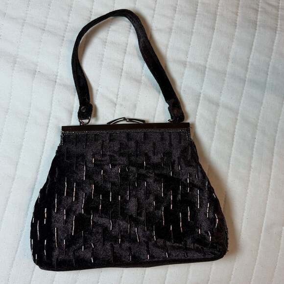 Unknown Handbags - Vintage Black Velvet Beaded Evening Bag with Kiss Lock Closure